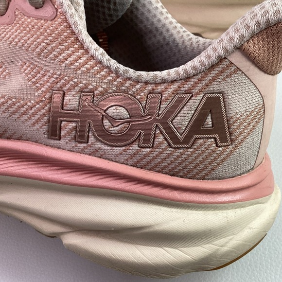 HOKA ONE ONE Clifton 9 Womens Shoes Size 9.5 Color: Sandstone/Cream main image 4